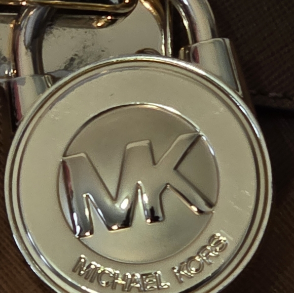 Michael Kors Hamilton AP-1207 Studded Large Handbag Shoulder Bag w/Lock & Key - Picture 8 of 8